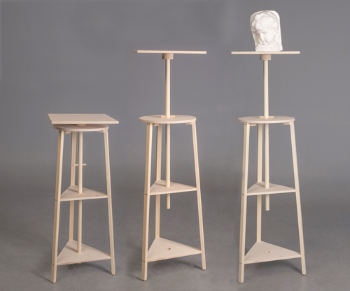Stovas skulpturai | aukštis 1,07-1,40 m,  plotis 45 cm